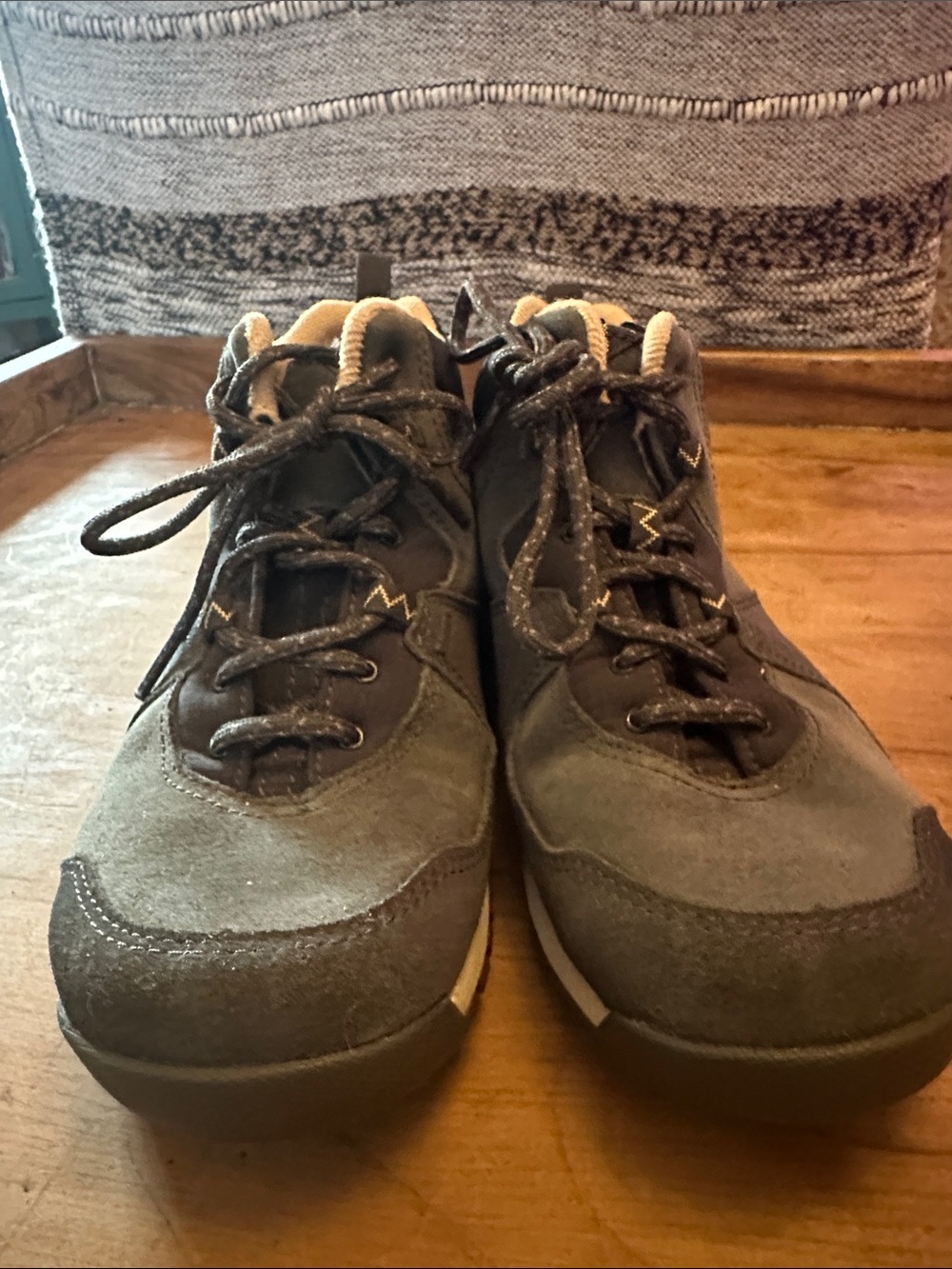 Women’s Oboz Casual Lace-Up Walking Shoes in grey